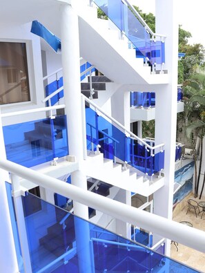 A multi-level building with glass railings and white structural elements. - Nouveau Codo à Sosua Près de Tout et Équipé, 405 (Sosúa)