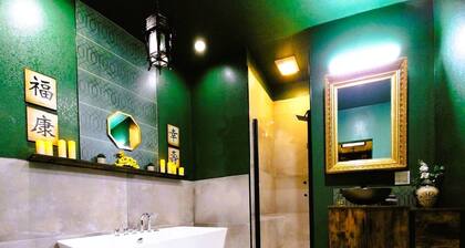 Asian Zen With Jacuzzi, Kitchenette, Near Victoria Sq