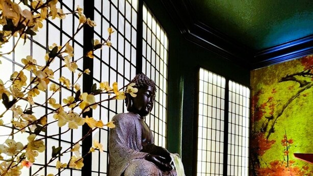 A statue on a pedestal in a room with large windows and a painting on the wall. - Asian Zen With Jacuzzi, Kitchenette, Near Victoria Sq (Sparks)