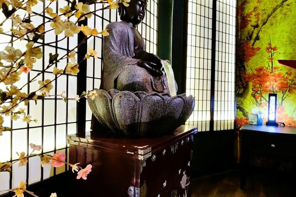 Asian Zen With Jacuzzi, Kitchenette, Near Victoria Sq