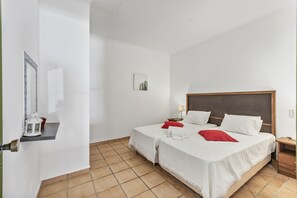Room - Ideal retreat for couples or small families (Fuseta)
