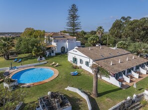 Exterior - Bright apartment with access to a shared pool (Fuseta)