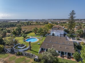 Exterior - One bedroom apartment with access to a large shared swimming pool (Fuseta)