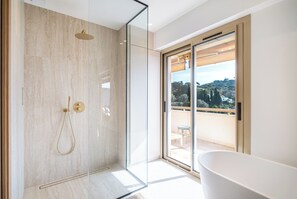Shower, hair dryer, towels - Terrasse vue Baie de Cannes - Welkeys (Le Cannet)