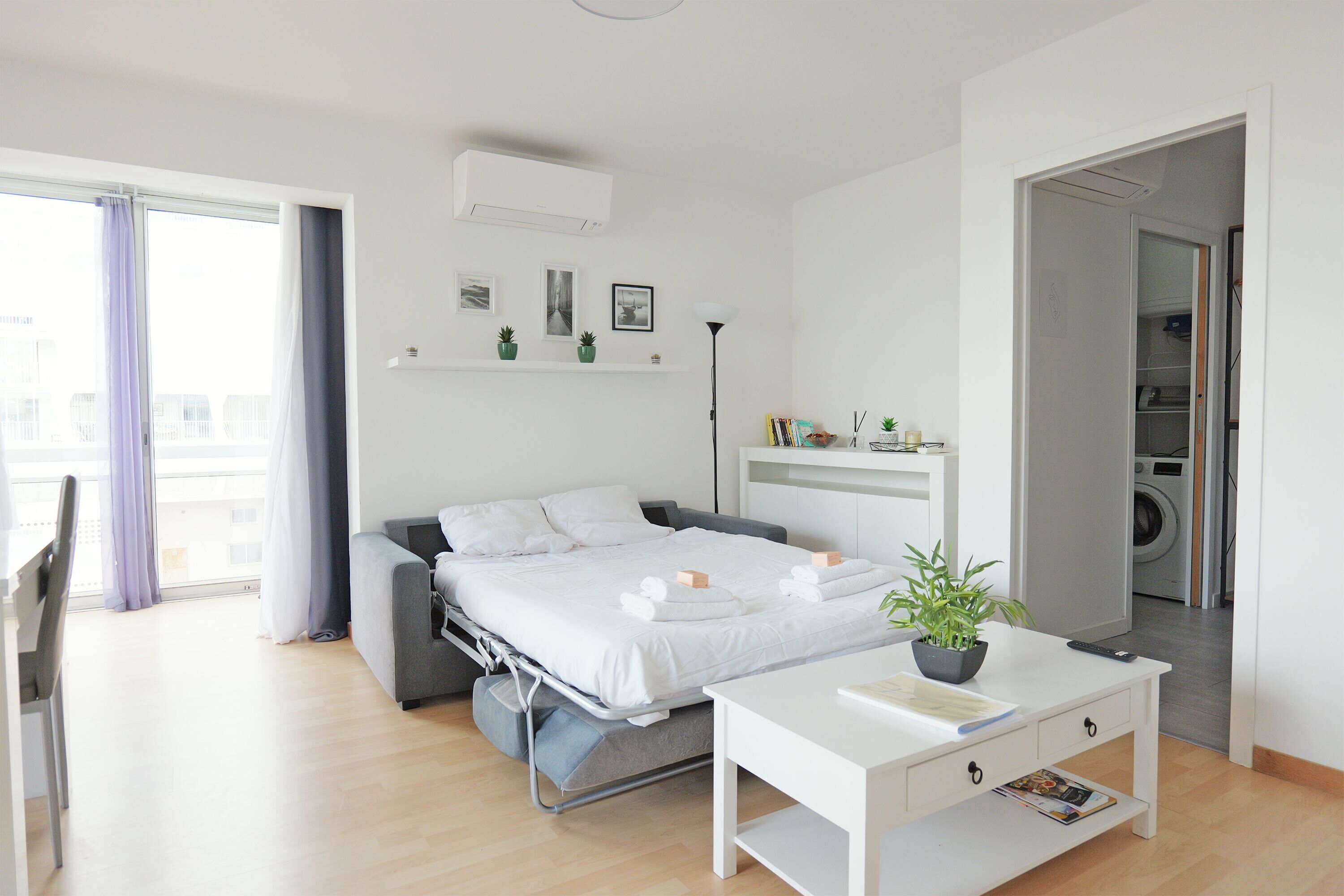 1 dormitorio, tabla de planchar con plancha, wifi y ropa de cama