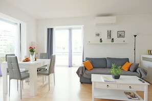 TV, books - La Grande-Motte Escape - Welkeys (La Grande-Motte)