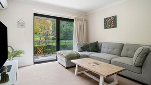 Smart TV - Warami in the Mountains (Leura)