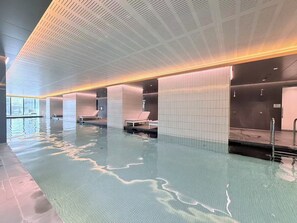 Spa - Modern 1-bedroom apartment with gym and pool access, centrally located near cafes, restaurants, and public transport—perfect for a comfortable city stay. (Southbank)
