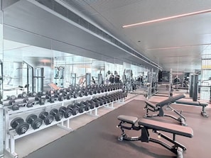Fitness facility - Modern 1-bedroom apartment with gym and pool access, centrally located near cafes, restaurants, and public transport—perfect for a comfortable city stay. (Southbank)