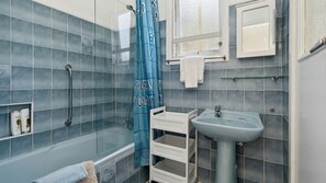 Bathroom - Misty Pines in Leura (Leura)