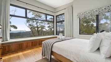 4 bedrooms, iron/ironing board, travel cot, free WiFi
