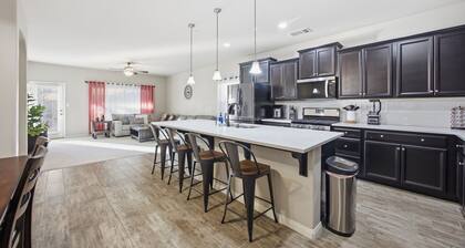 Cozy 1-bedroom inside house in beautiful Bakersfield with AC