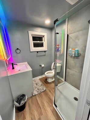 House, 1 Bedroom, Patio | Bathroom - Gamezone With Pacma Arcade, Wifi, Free Parking (Sparks)