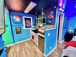 House, 1 Bedroom, Patio | Private kitchen - Gamezone With Pacma Arcade, Wifi, Free Parking (Sparks)