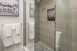 Hair dryer, towels, soap, toilet paper - Unforgettable Family Stay - Pool/Spa/Firepit/Games/5Br/Views (San Diego)