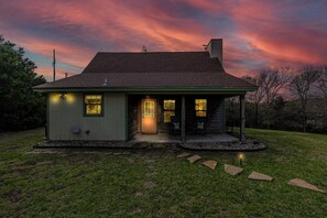 Exterior - River Access, Peaceful Country Cottage, Fire Pit, (Mcgregor)