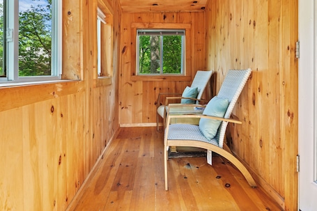 Interior. Trailside Cabin with Screened Sunroom, AC & Pets