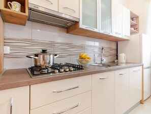 Fridge, microwave, oven, stovetop - Apartment Stella Medulin by Istrabook (Medulin)