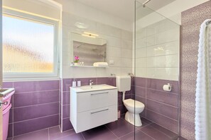 Shower, hair dryer, towels - Apartment Viola Medulin by Istrabook (Medulin)