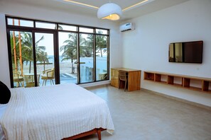 ห้องลักซ์ชัวรี่, วิวทะเล | ผ้าปูที่นอน Frette จากอิตาลี, เครื่องนอนระดับพรีเมียม