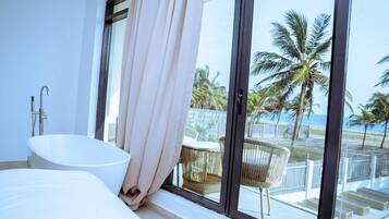 Luxury Apartment, Ocean View | Frette Italian sheets, premium bedding, Tempur-Pedic beds, desk