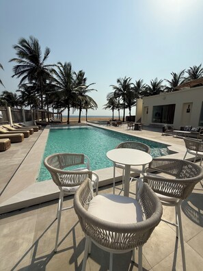 2 outdoor pools, free pool cabanas, pool umbrellas - Atlantic Shores Resort (Lagos)