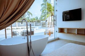 Habitación de lujo, vista parcial al océano | Sábanas italianas Frette y ropa de cama de alta calidad 