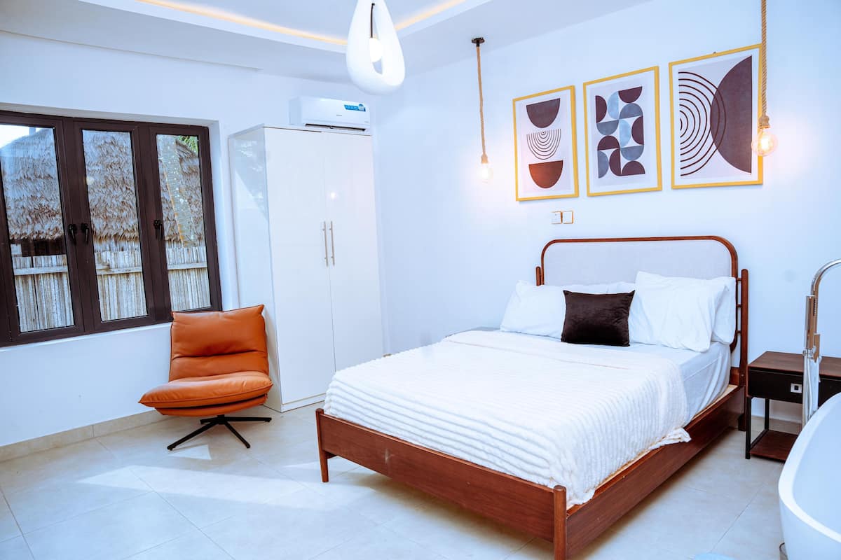 奢華客房, 部分海景 | 義大利 Frette 床單、高級寢具、Tempur-Pedic 床墊、書桌