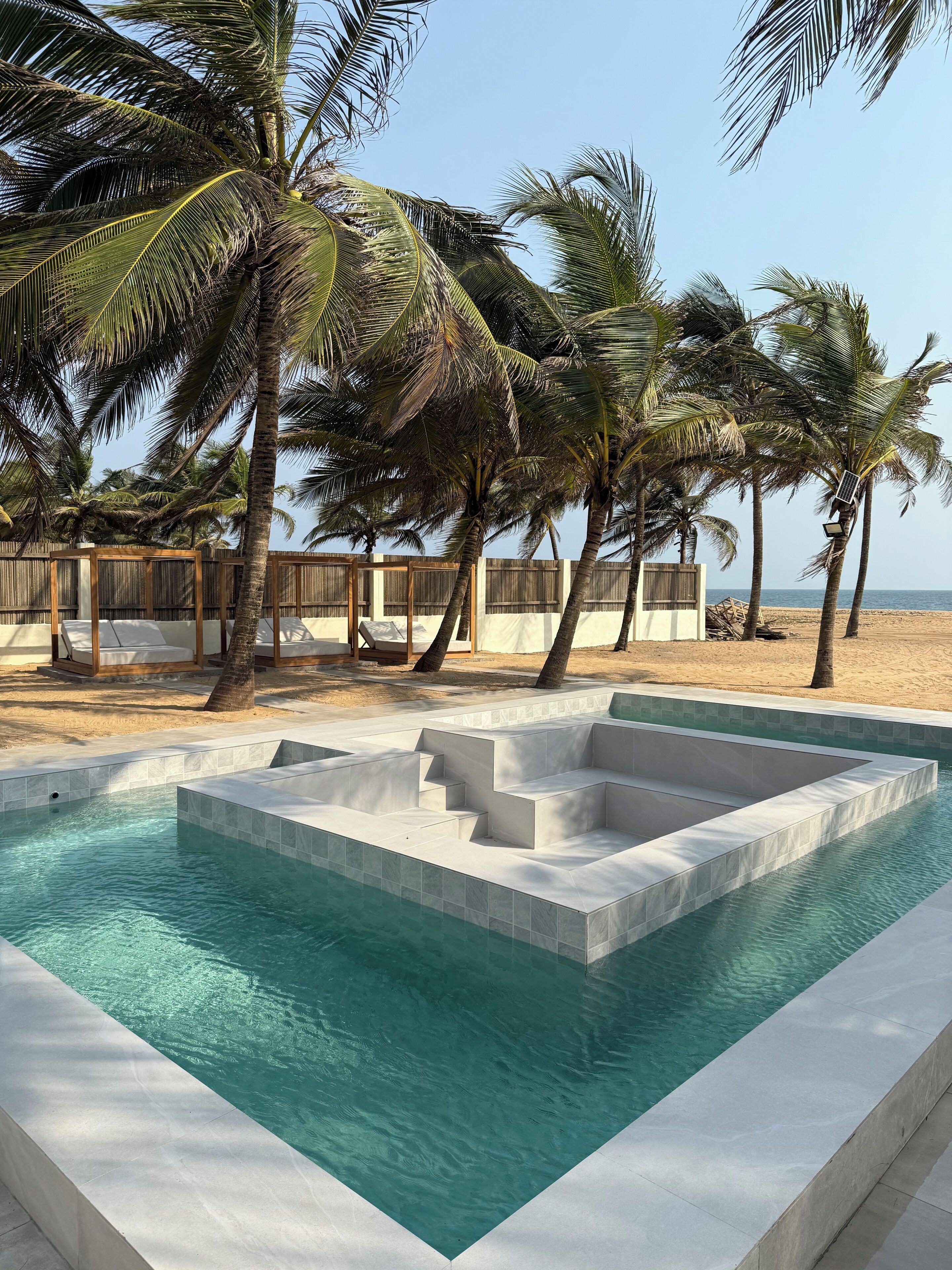 2 outdoor pools, free pool cabanas, pool umbrellas