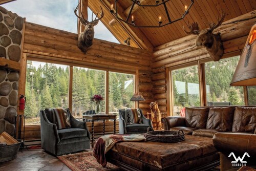 Only the Lucky get to stay here! A Riverfront Gem!