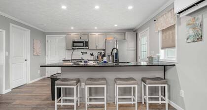 Grandpa's Cottage | Cute, clean and cozy studio apartment!