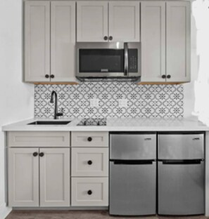 Private kitchen - Near Airport, Hospital, 58 TV Apt 151 (Reno)