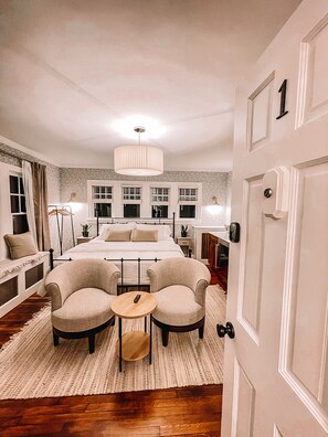 1 bedroom, desk, iron/ironing board, free WiFi - Buttonwood Boutique Hotel Suite #1, Beach & Town (West Cape May)