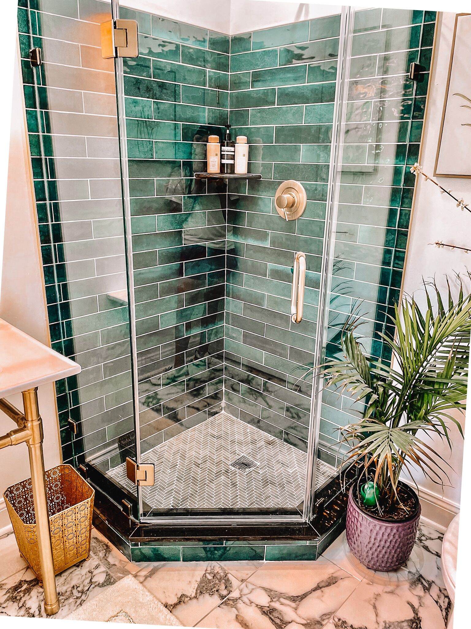 Een douche, een haardroger, handdoeken