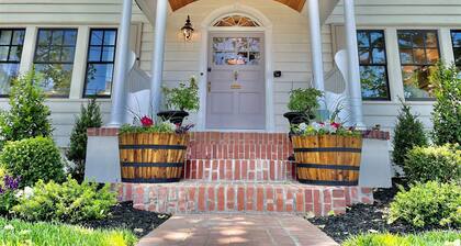 Buttonwood Boutique Hotel Suite #7, Beach & Town