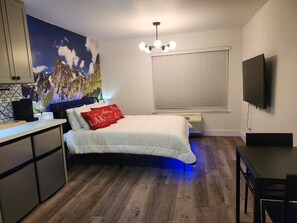 Studio, 1 Bedroom - Near Airport, Hospital, Midtown, 58 TV - Apt 255 (Reno)
