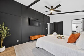 4 bedrooms, desk, iron/ironing board, free WiFi