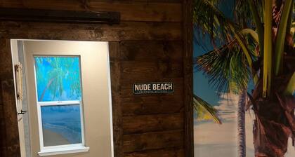 Tropical Spa Studio, Jacuzzi, Kitchen, Sparks