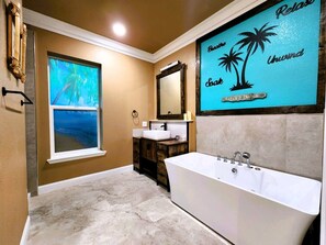 House, 2 Bedrooms | Bathroom - Tropical Spa Studio, Jacuzzi, Kitchen, Sparks (Sparks)