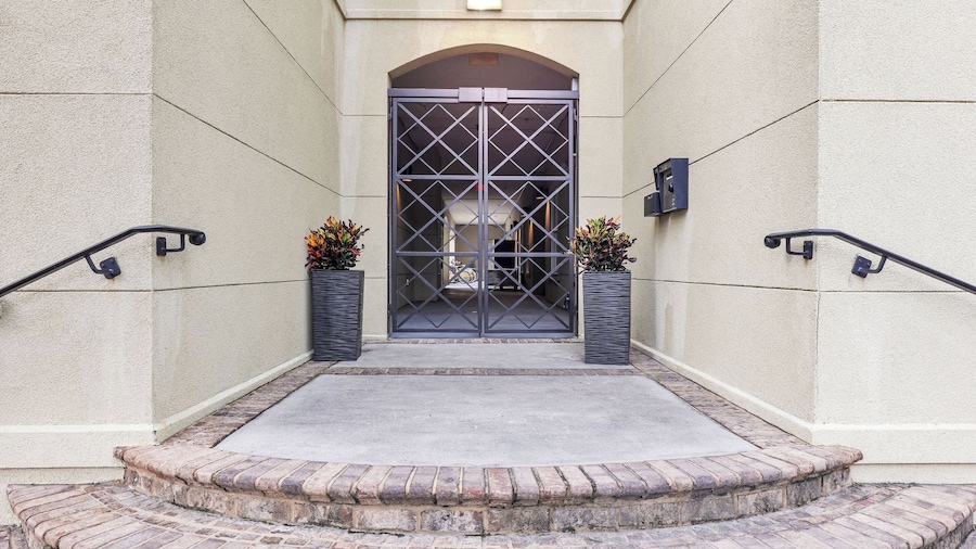 5 Units w/ Free Parking Walkable Historic District The Juliette by Avantstay