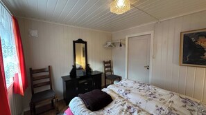 Room, 5 Bedrooms, Balcony, Garden View