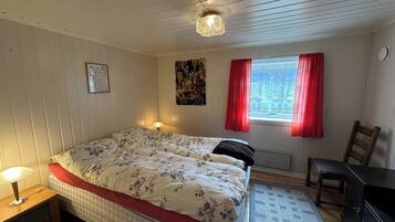 Room, 5 Bedrooms, Balcony, Garden View