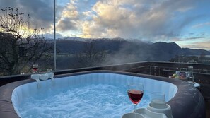 Quarto, 3 quartos, varanda | Hidromassagem externa