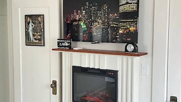 Studio, 1 Bedroom, Fireplace | Interior