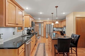 Fridge, microwave, oven, dishwasher - Charming Lake Harmony Chalet Pickleball, Game Room (Lake Harmony)