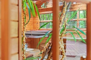 Indoor spa tub