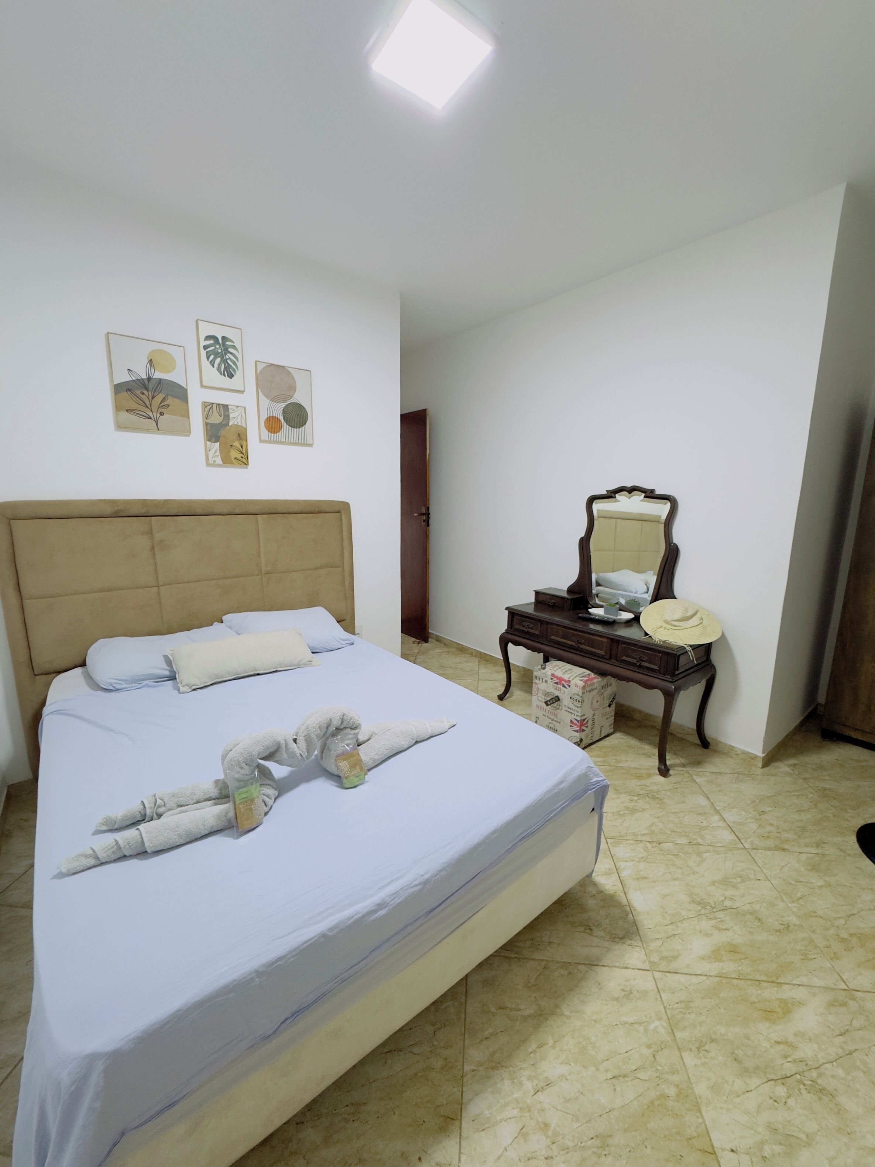 2 quartos, Wi-Fi de cortesia, roupa de cama