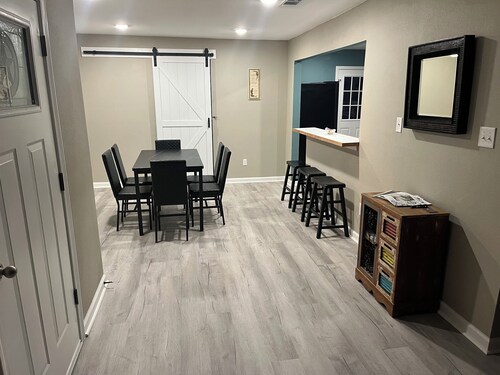 Spacious 4-bedroom house with AC in charming Round Top