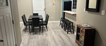 Spacious 4-bedroom house with AC in charming Round Top