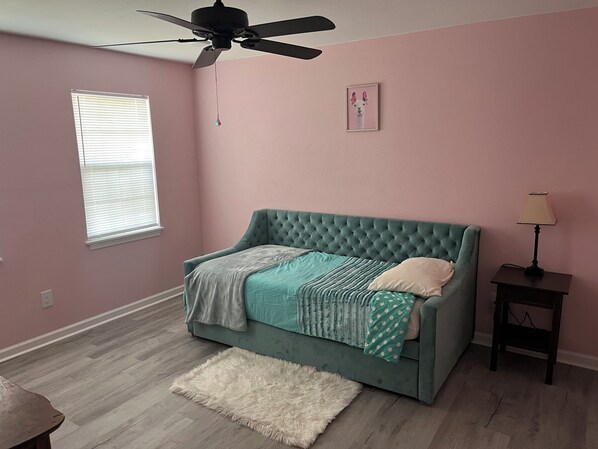 4 Schlafzimmer, kostenloses WLAN, Bettwäsche